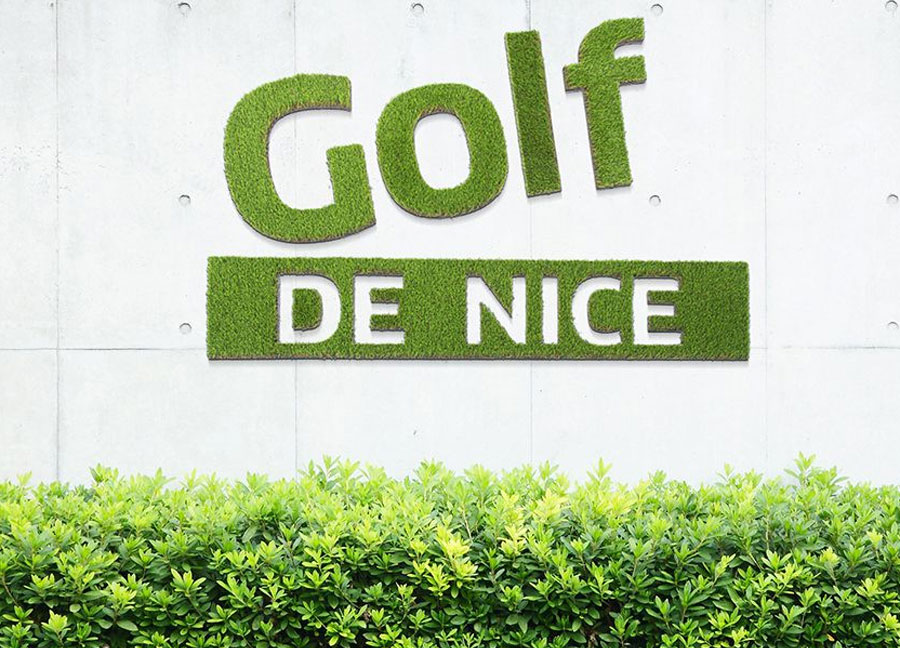 Letra y logotipo dibond con vegetación sintética golf de nice