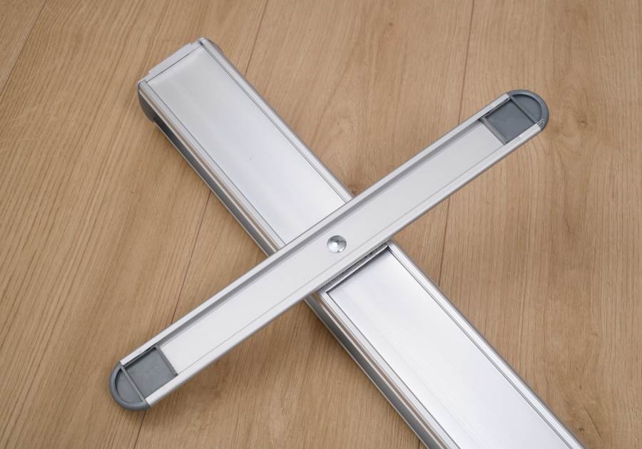 Enrollable económico con base de aluminio