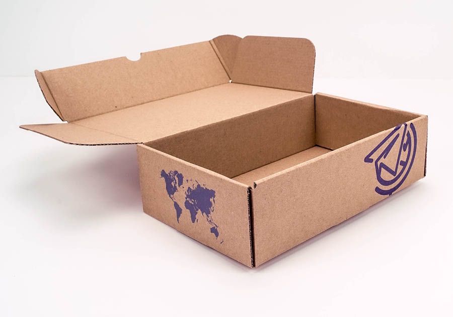 Caja de envío con solapa abierta
