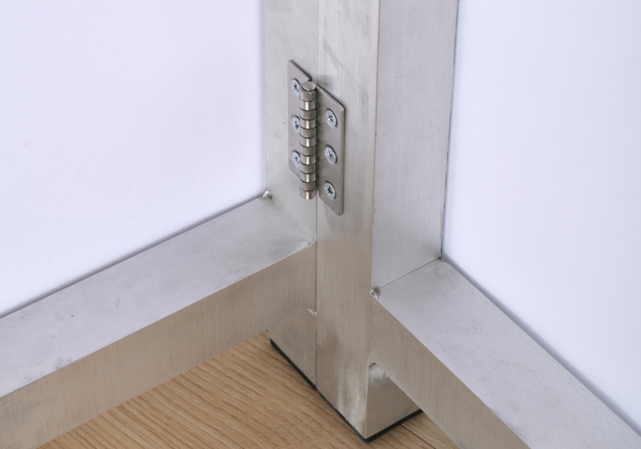 Comptoir extérieur - charnière en inox sur l'intérieur de la structure