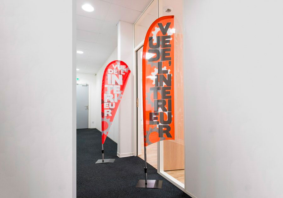 Bandera de interior, enmarañada a la izquierda