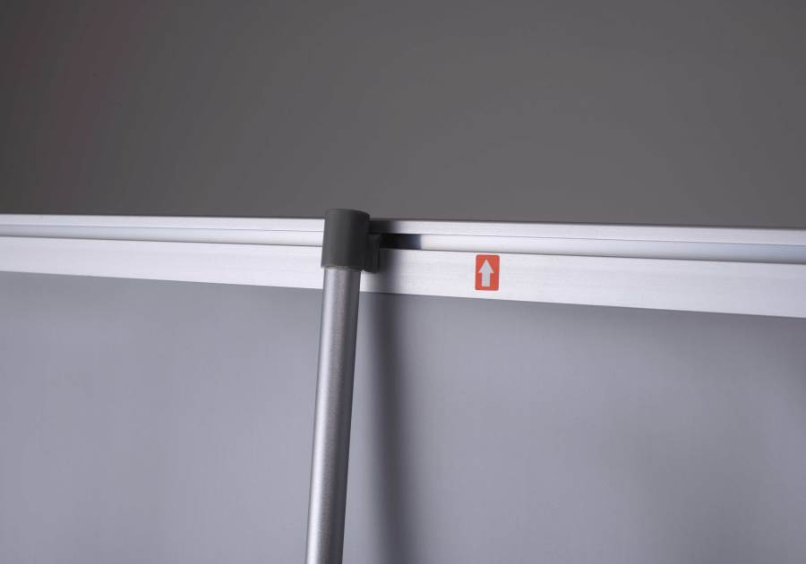 Roll up económico con dorso gris y detalles colgantes