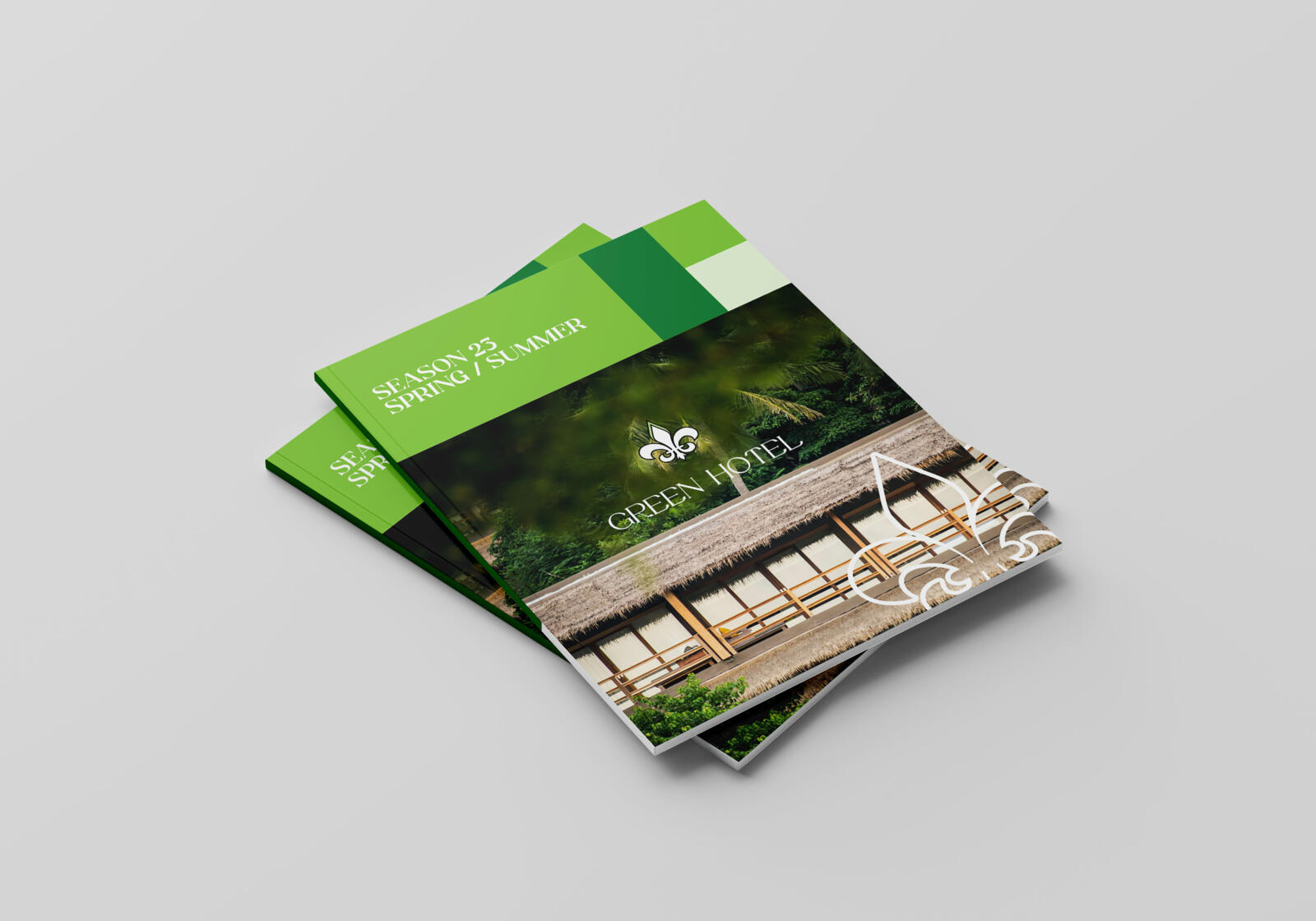Catálogo cuadrado con reverso adhesivo verde para hotel personalizado