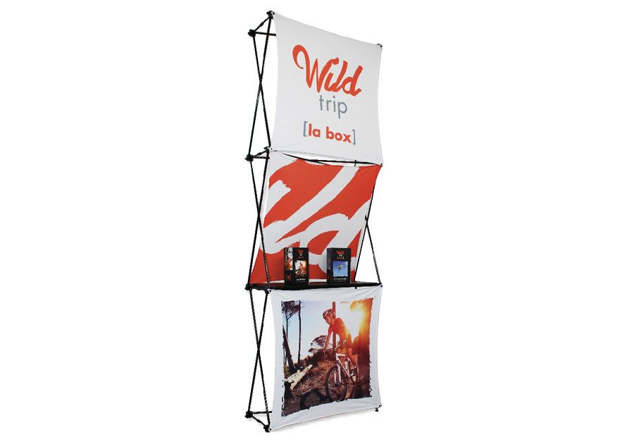 Stand multifacético con 3 visuales personalizada