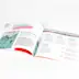 Brochure agrafée ouverte