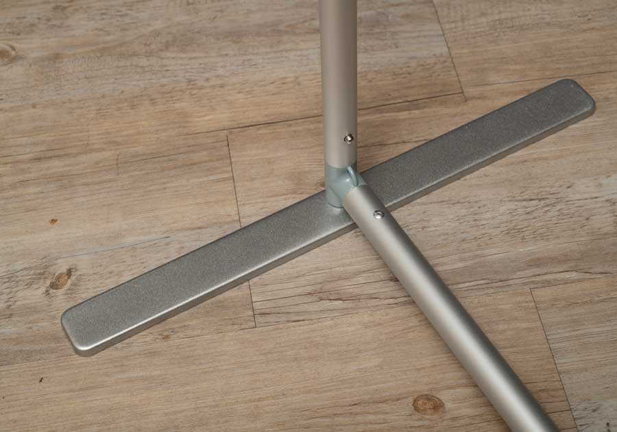 Tótem tubular pie de la estructura