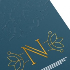 stamping en caliente de tarjetas de presentación con barniz 3D