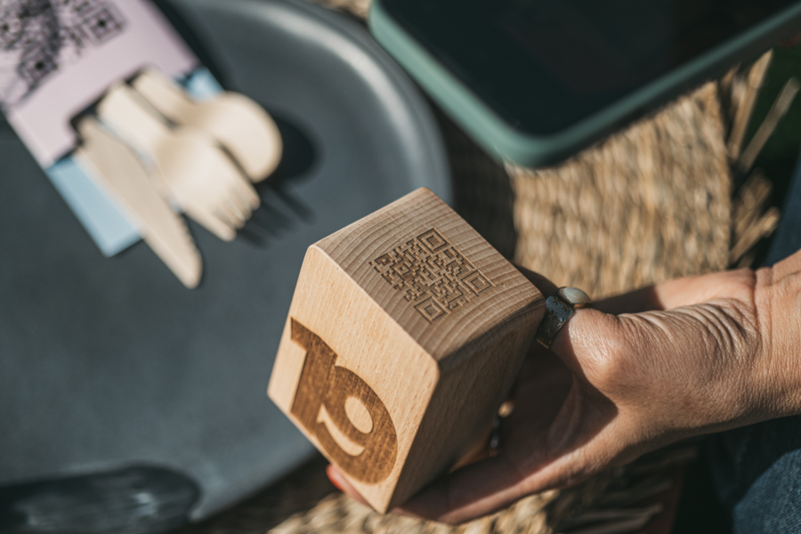 Cubo de madera - Escaneo de QR con el móbil