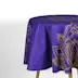 Mantel de mesa en una mesita redonda