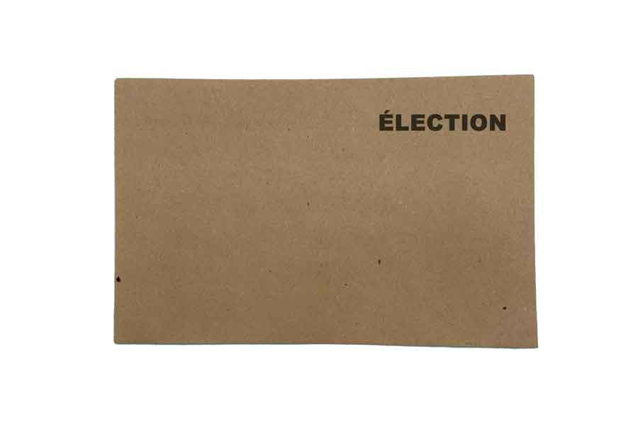Sobres electorales con escritura negra