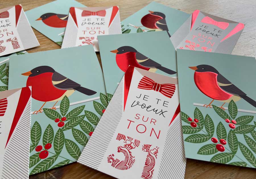 Folleto con acabados especiales, estampado en caliente en rojo