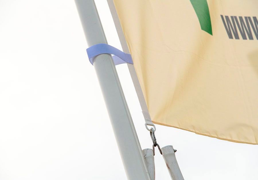 Bandera para mástil con horca 110g tela ignífuga m1