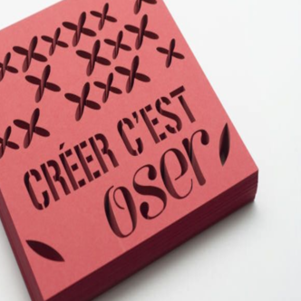 Postal con troquelado láser cuadrada