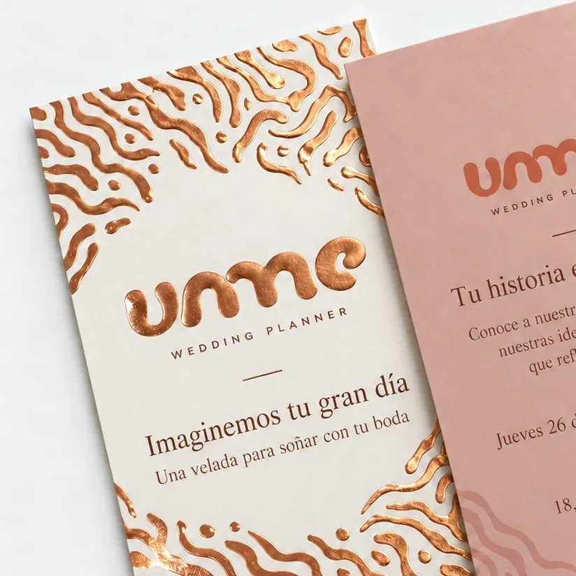 Tarjeta de invitación con estampado en caliente cloudbrella