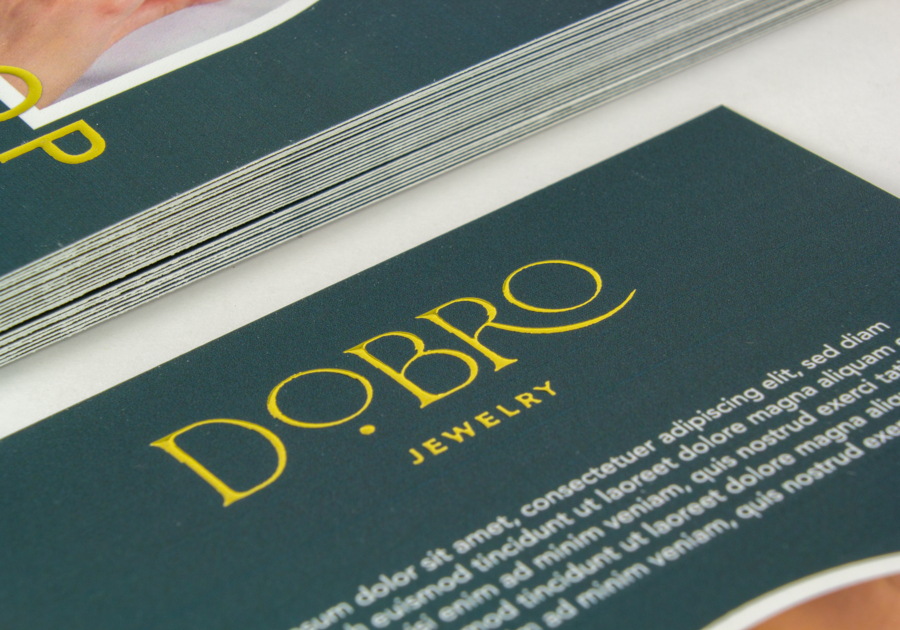 Folleto A6 con detalles dorados Dobro 02