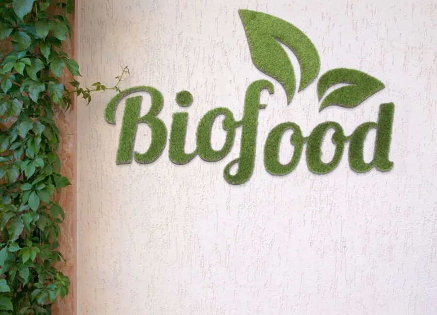 Lettre et logo dibond avec vegetal synthetique bio food