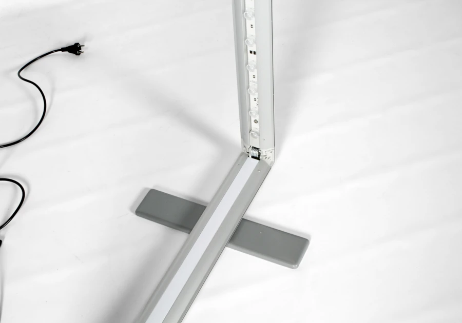 Totem pop up lumineux - Spot details