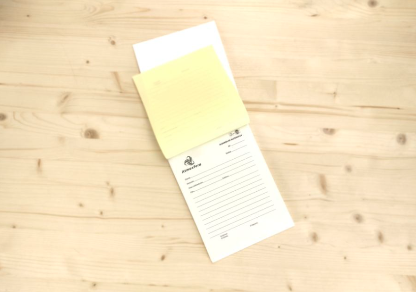 Cuaderno sin carbón abra