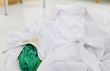 How to remove yellow and sweat stains from clothes