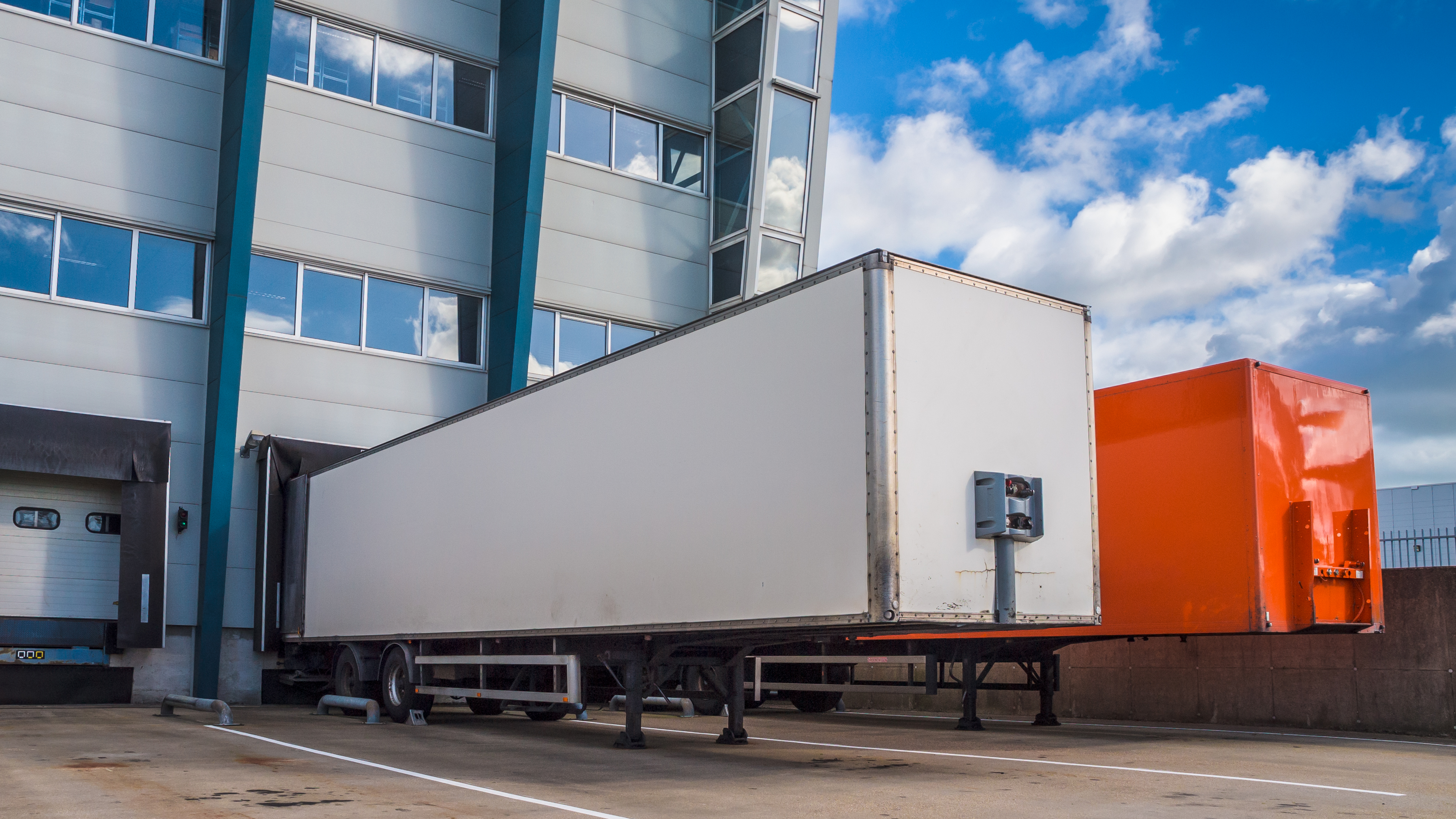 colored-truck-trailers-loading-2021-08-27-16-21-40-utc