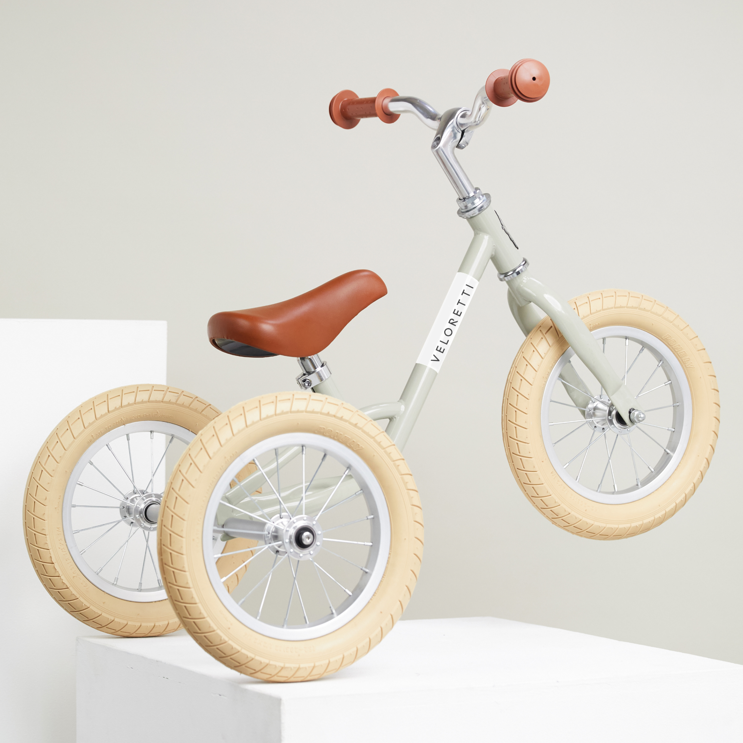 Tricycle pour enfants 1-4 ans - TOBI FREY - couleur rose - pivotant - roues  pompées + pousseur, SPORT ET LOISIRS \ Bicyclettes \ Tricycles