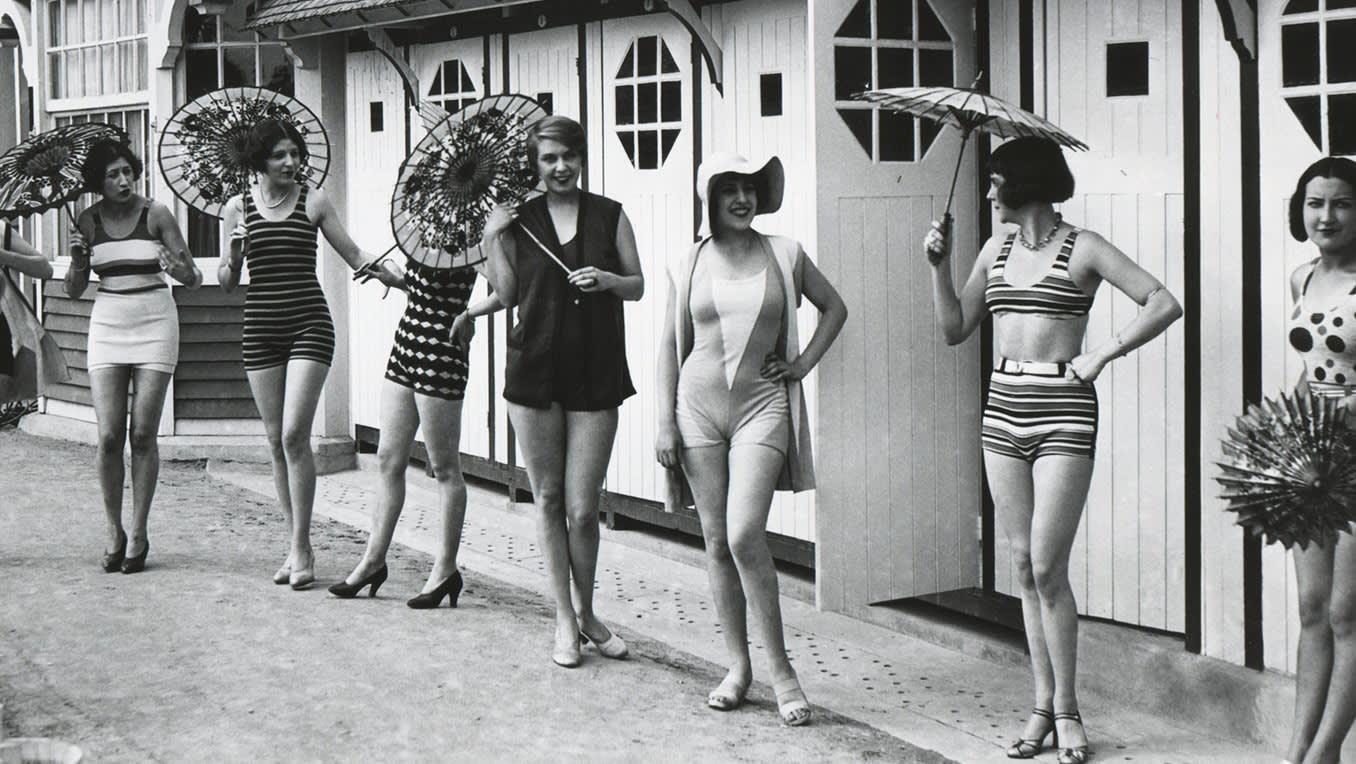 Die Mode der 1920er Jahre: mondäne Schnitte und opulentes Dekor