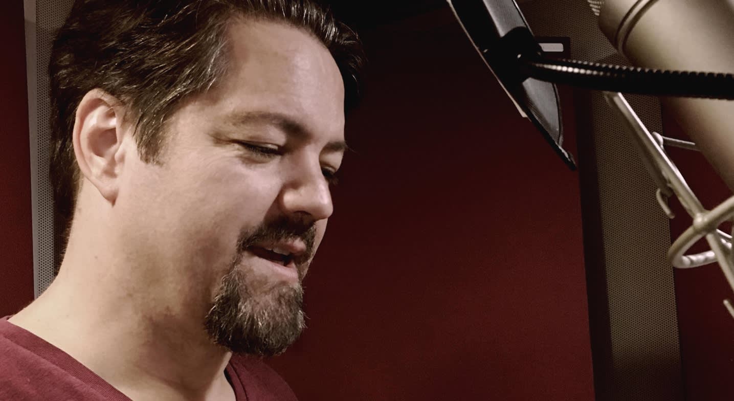 Watch Narrator Robert Petkoff Rock These Star Trek Voices