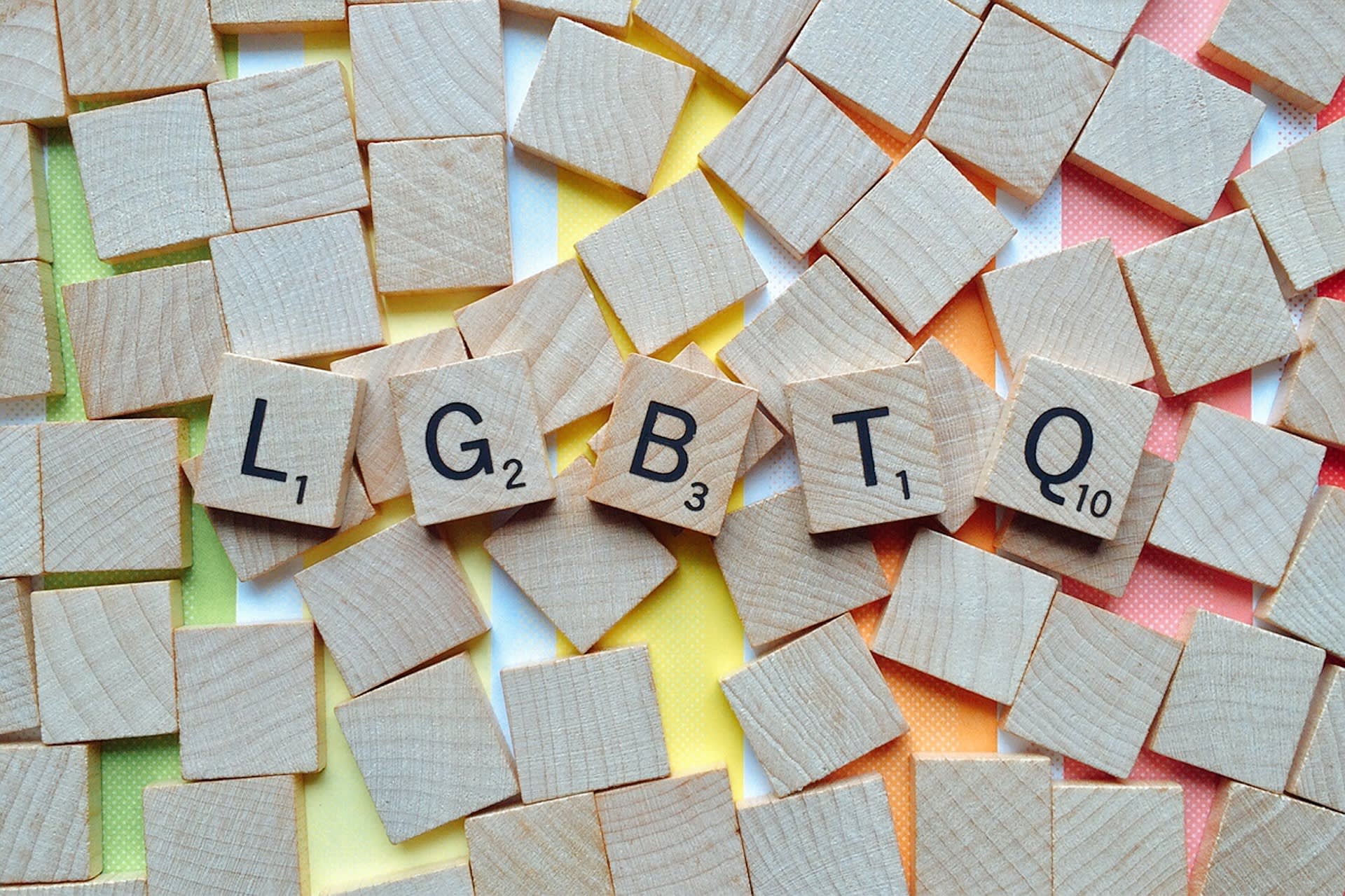 “Quouïr” ou le coming out raconté en podcast : une série de Nouvelles Ecoutes