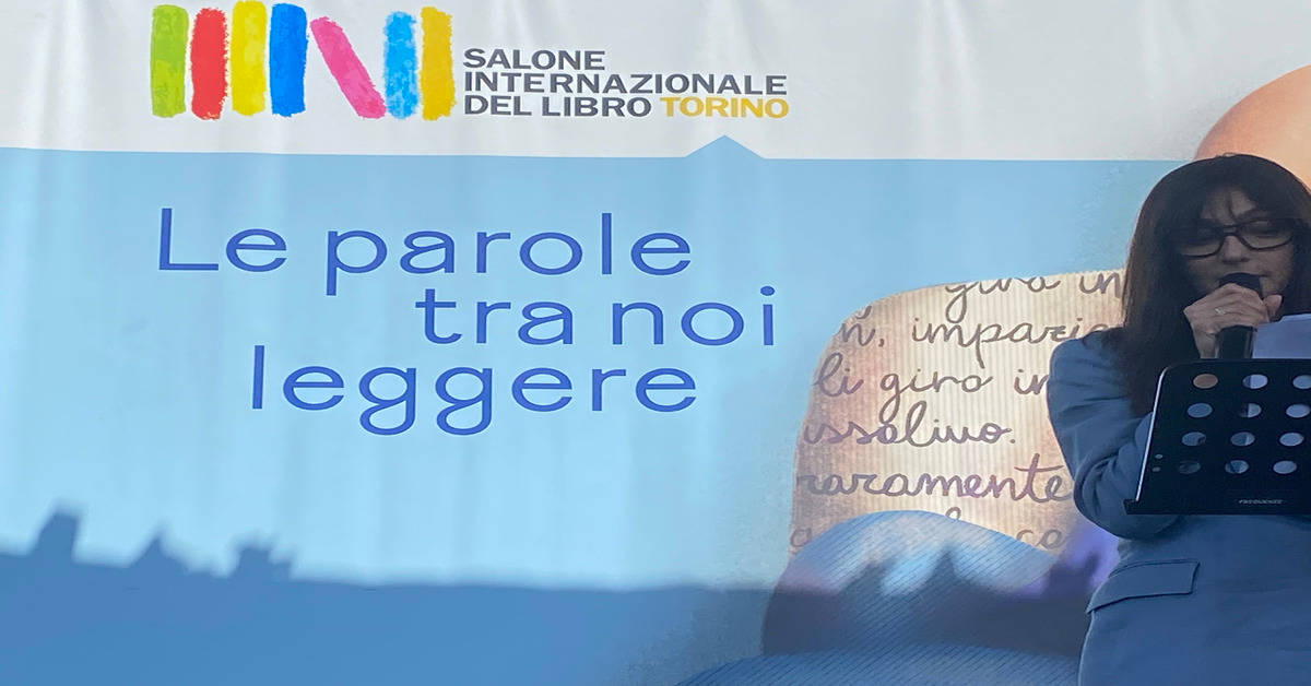 Intervista con Ambra Angiolini, una delle interpreti dell’audio serie "Giovani, ricche, vedove"