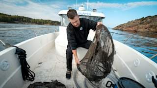 Arild Karlsen hauling up fishing gear aboard MS Gläpen