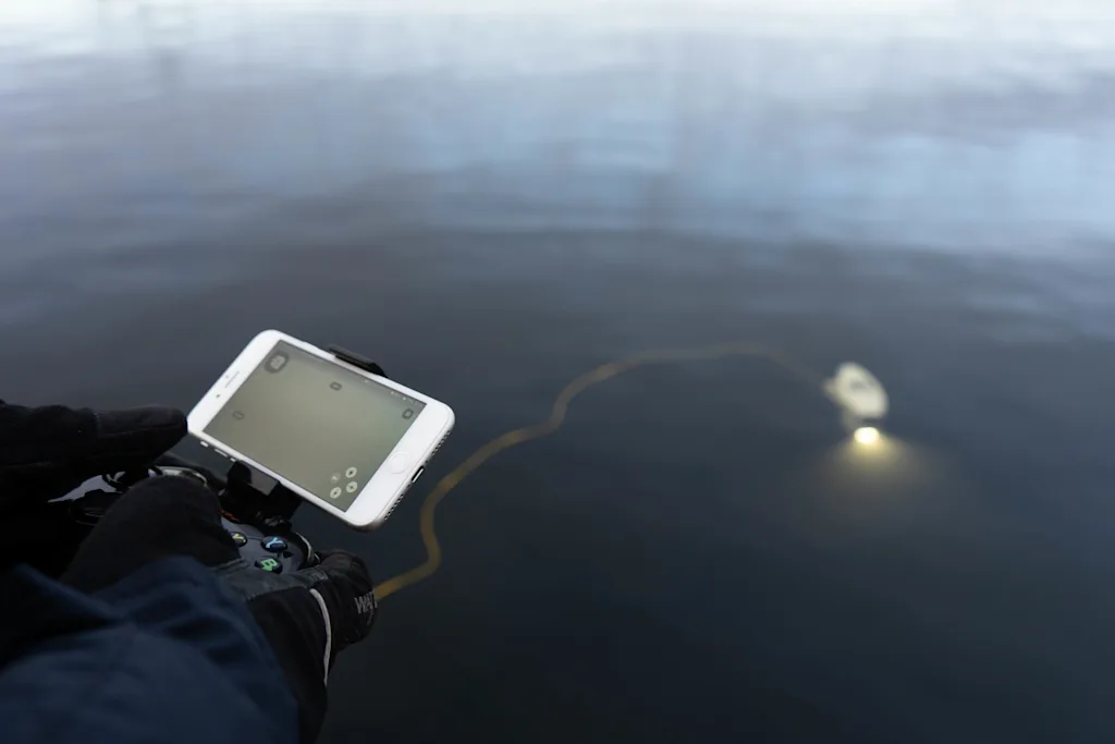 Operator piloting the Blueye Pro