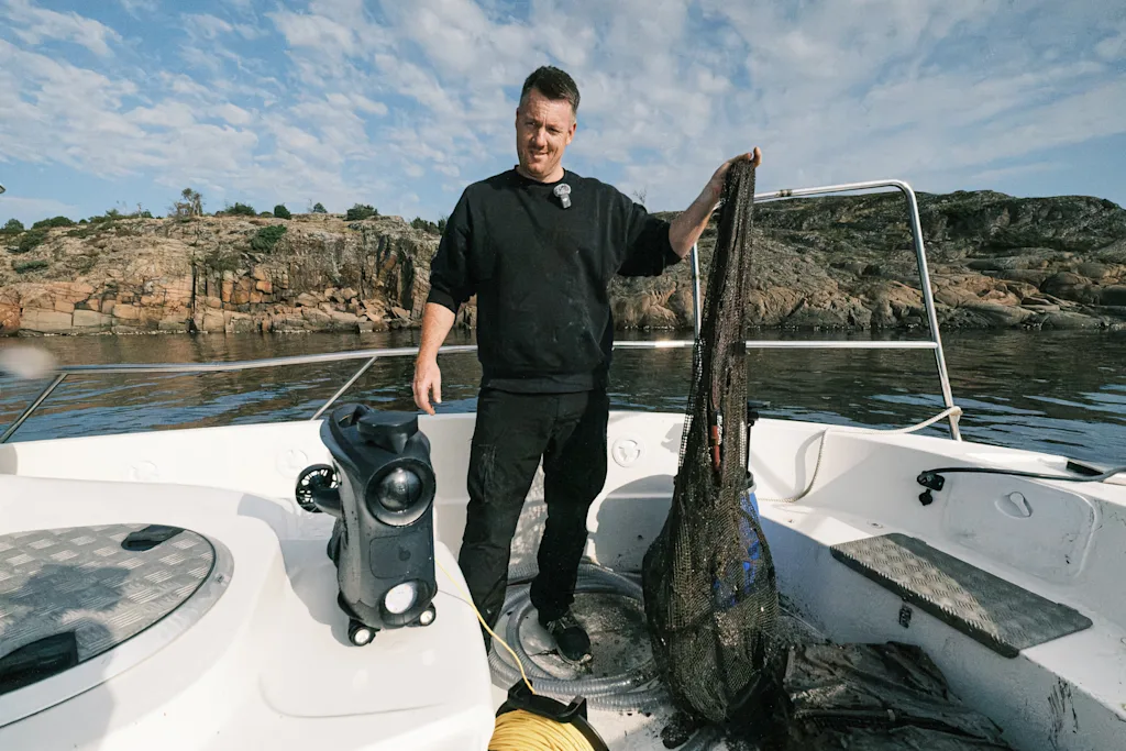 Arild Karlsen with the Blueye X3 Ultra on his boat. 