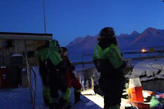 En gruppe studenter kjører Blueye undervannsdrone