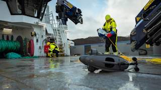 Operatører oppdrett med to ROVer