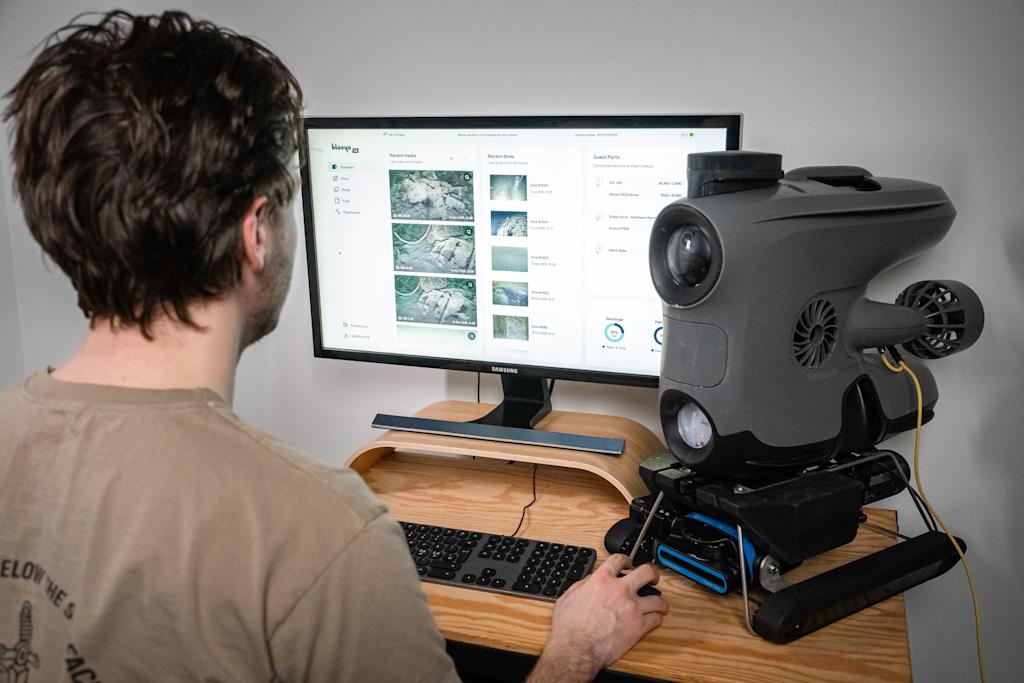 Viewing position track in the office