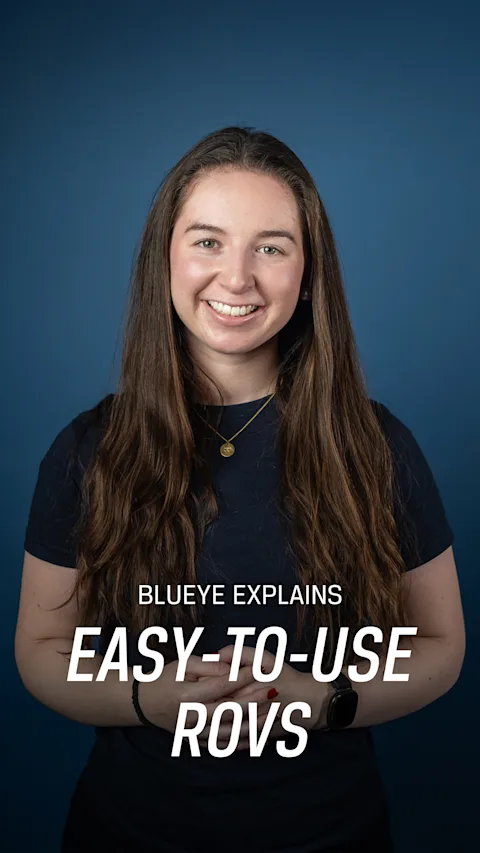 Sommerstudent Ida forklarer Blueye ROV sitt unike design og brukervennlighet