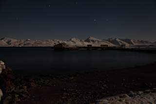 Flatt hav i polarnatta