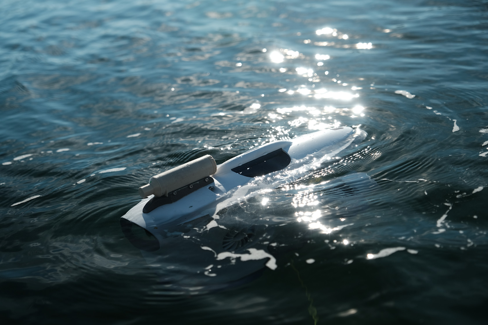 How do navigation and position tracking work underwater? | Blueye ...