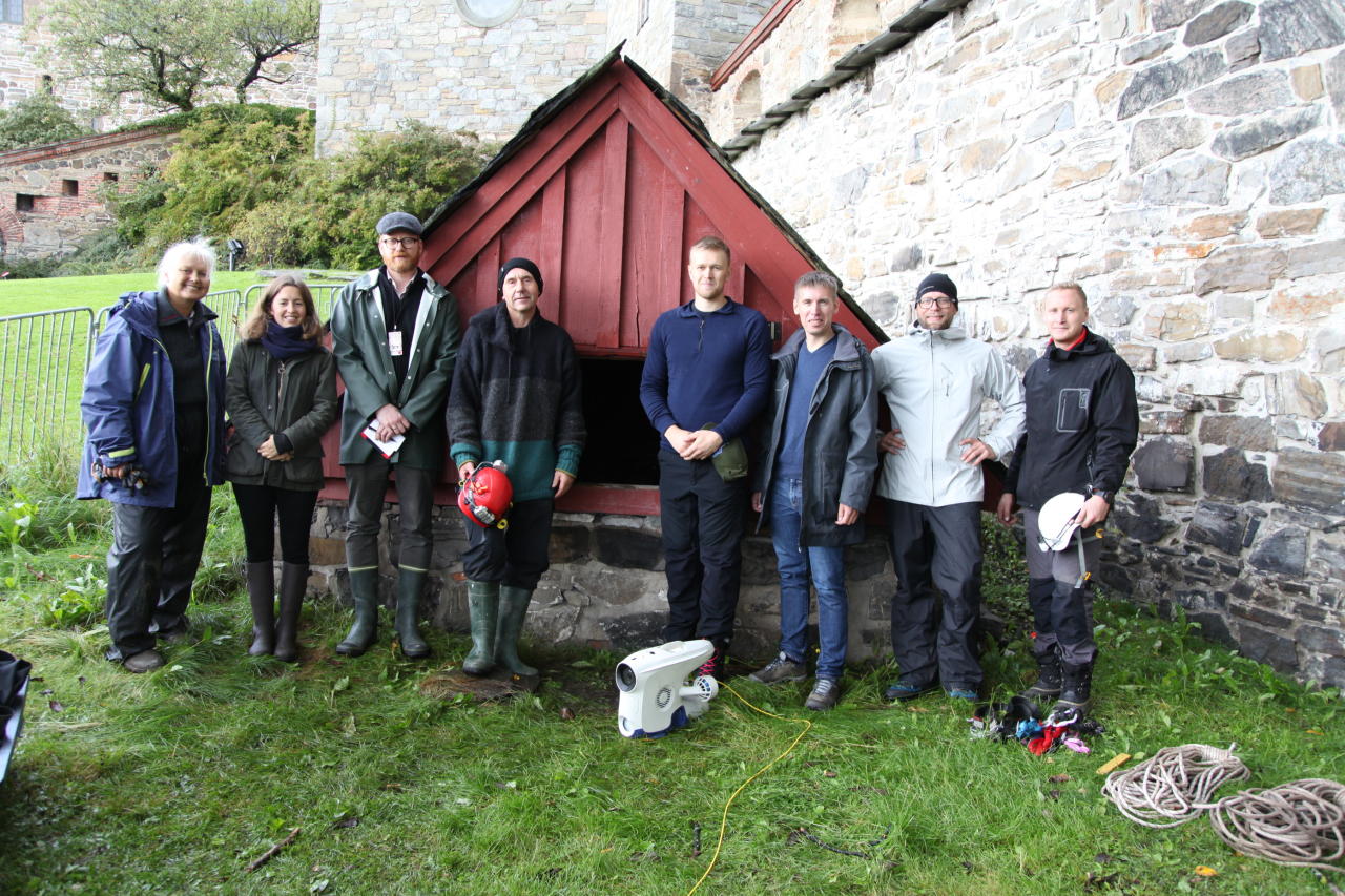 Group photo after successfully exploring the full extend of the tunnell