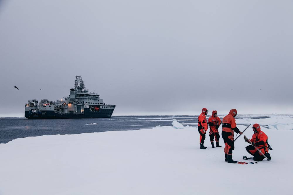 Forskningsfartøyet Kronprins Haakon og teamet