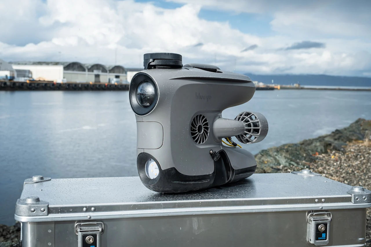 The Blueye X3 ROV fitted with a Blueye GPS.