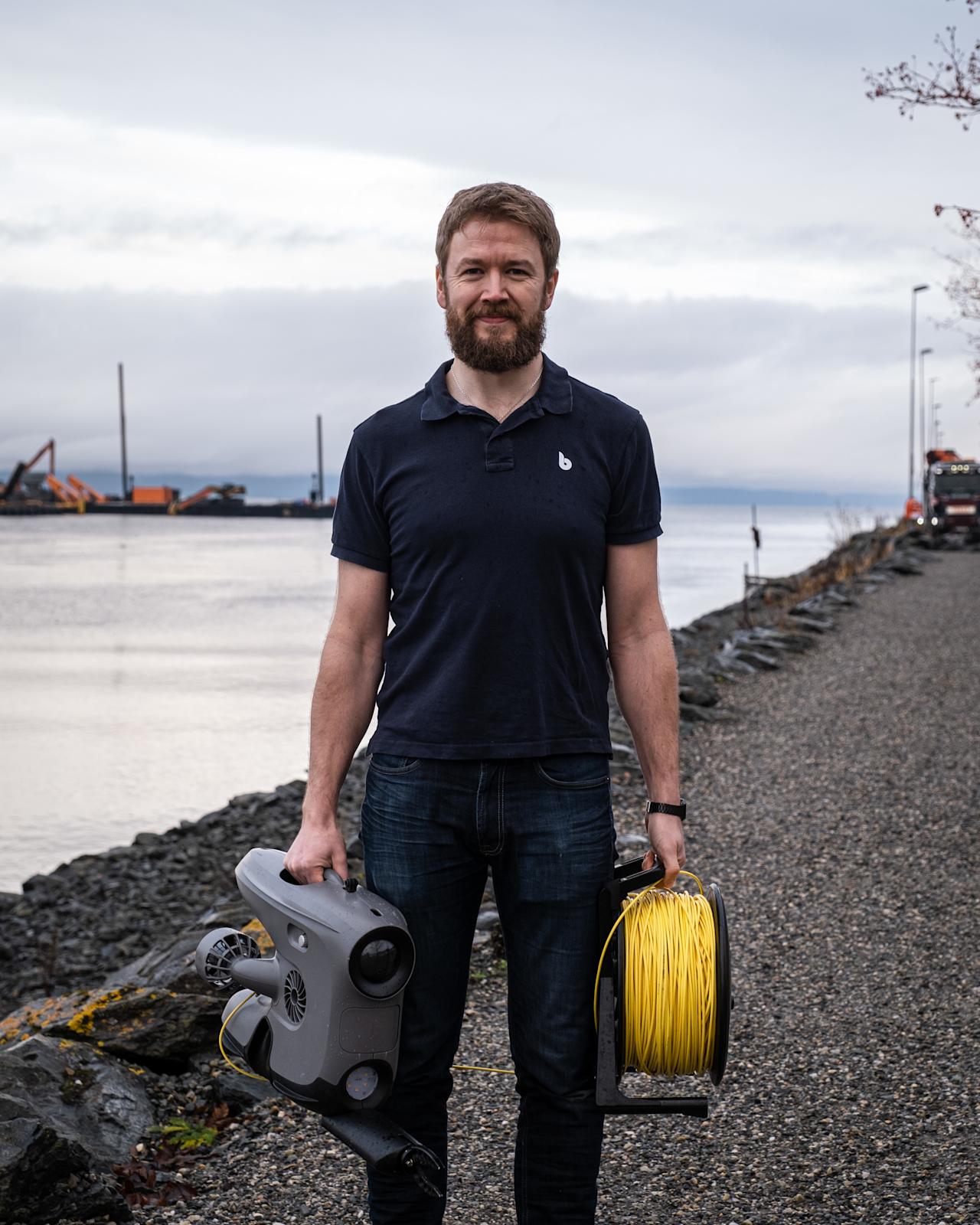 Trond Larsen and Blueye X3 with gripper