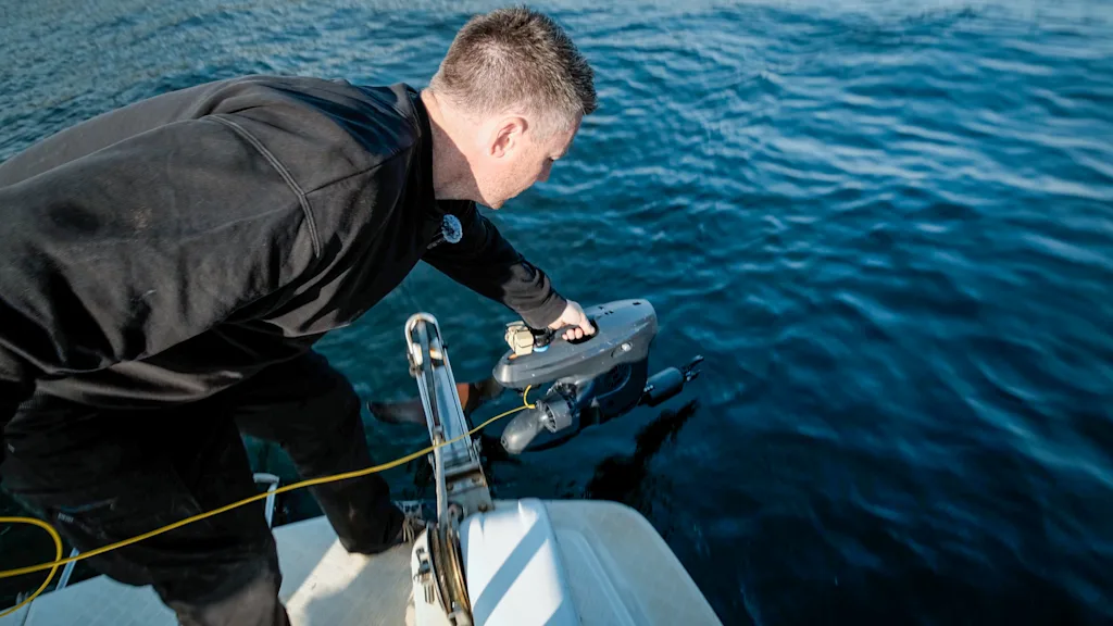 Arild Karlsen deploys the Blueye X3 Ultra from his boat