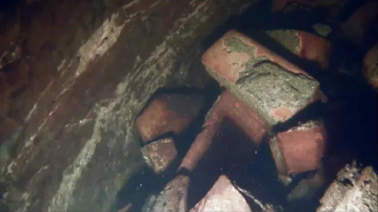 The end blockage of the tunnel.