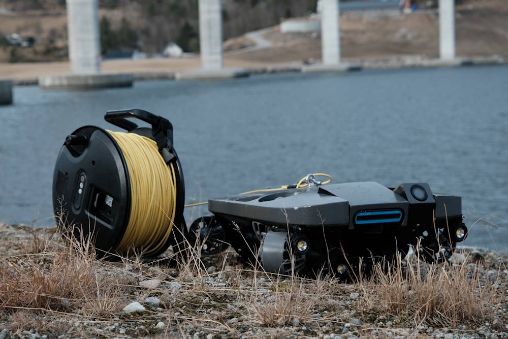Blueye X7 ROV topside at Åstfjorden bridge closeup