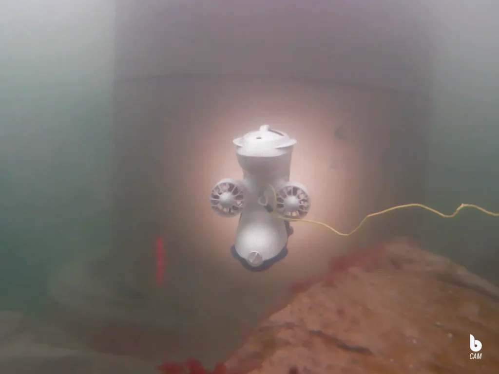 Inspeksjon med undervannsdrone på et ferjeleie