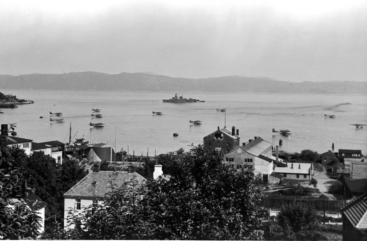 The seaplane base in Ilsvika, with several HE-115 sea planes moored.