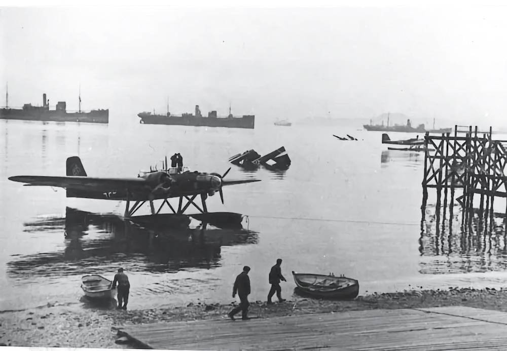 Two damaged HE-115 seaplanes in the background, in Ilsvika seaplane base