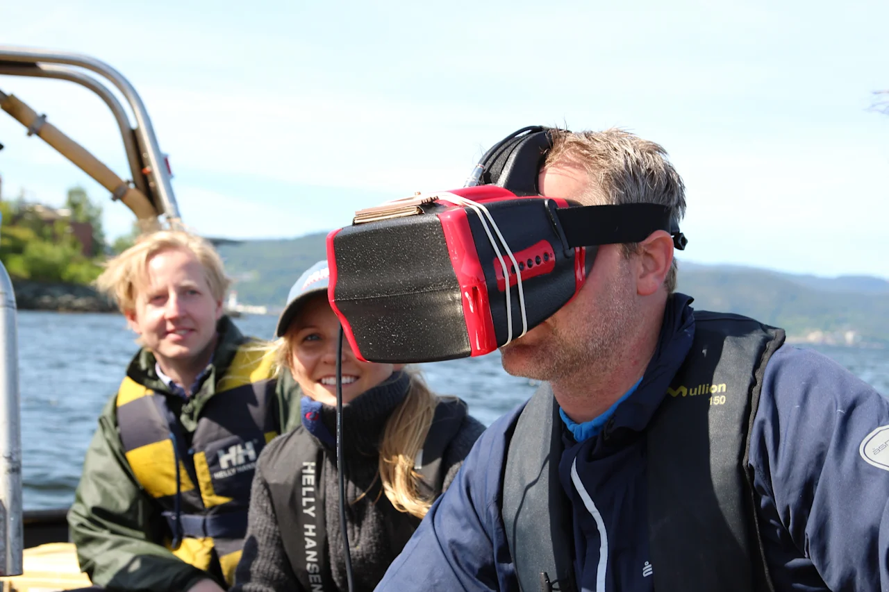 2016: Test of an HDMI based headset connected to a laptop.