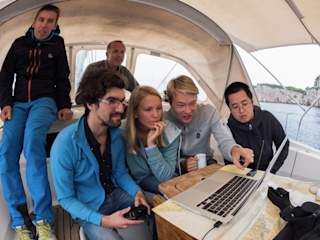 Blueye Teamet følger spent med mens vi dykker ned langs klippeveggen i Kornati Nasjonalpark